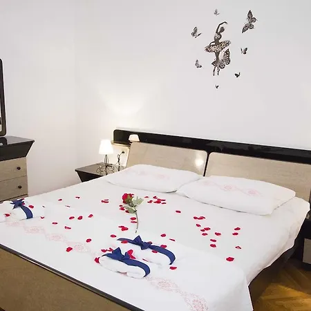 Pcelica Maja Podstrana