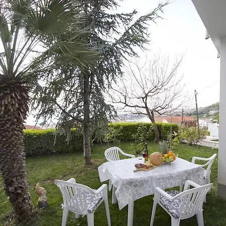 Apartment Pcelica Maja *