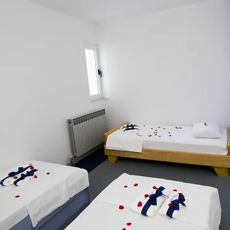 Apartment Pcelica Maja
