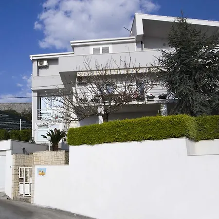 Pcelica Maja Apartment Podstrana