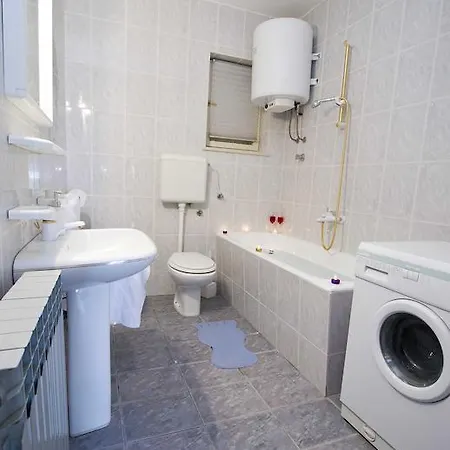 Pcelica Maja Apartment *
